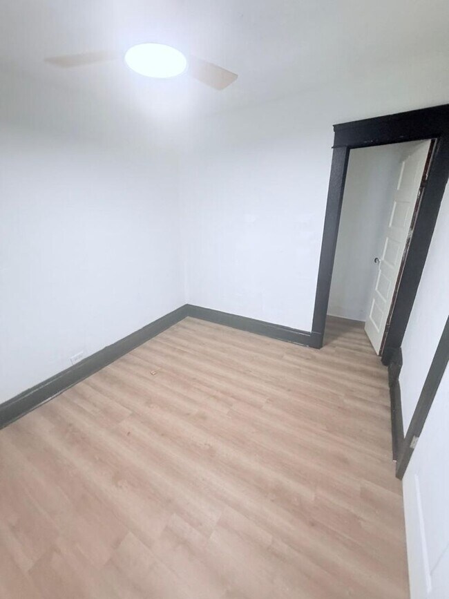 Building Photo - 2791 E 127th St