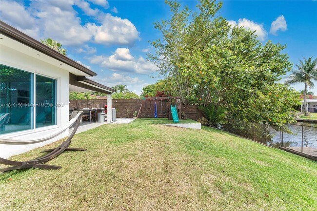 Building Photo - 4440 SW 28th Terrace
