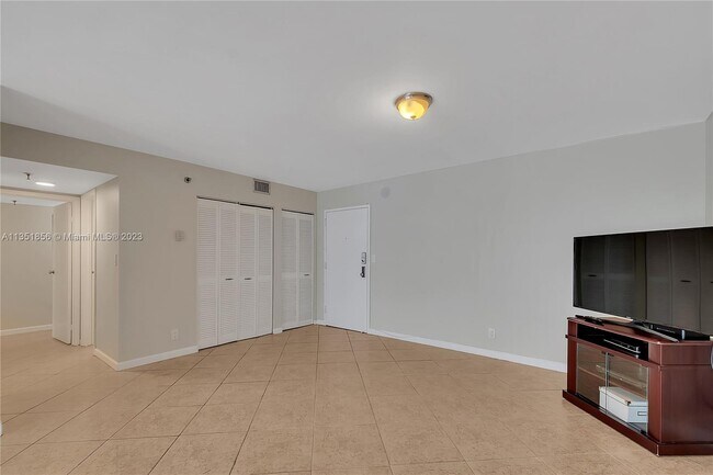 Building Photo - 2401 Collins Ave