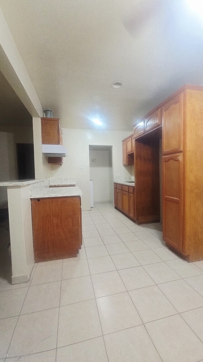 Building Photo - 4868 Oregon Ave