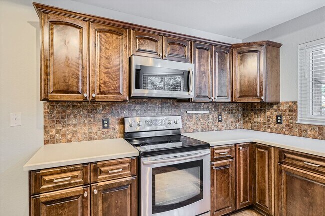 Building Photo - Evolve Real Estate: Amazing 4 Bdr/4 Bath +...