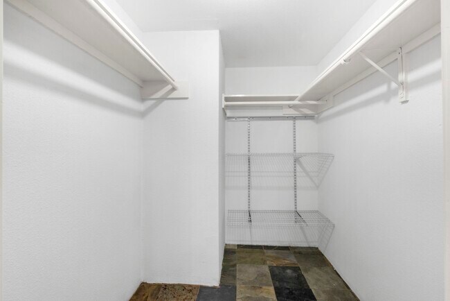 Building Photo - 2750 Holly Hall St