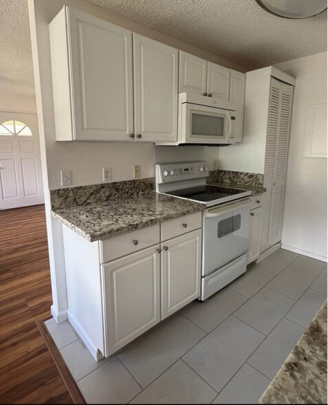 Building Photo - 46-1031-1031 Emepela Wy