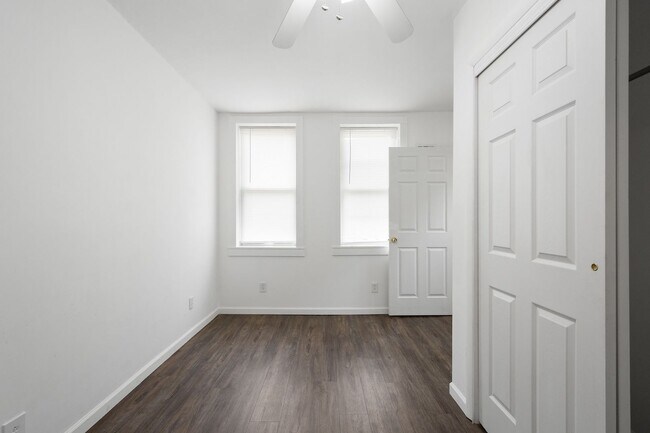 Building Photo - Stunning 3 bed, 2.5 bath home in McKees Rocks available October 1!