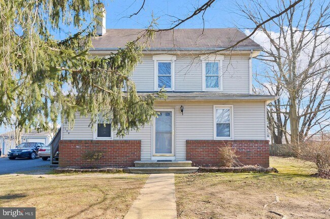 Primary Photo - 104 Market Pl