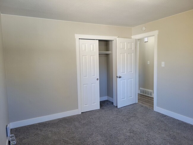 Building Photo - Newly Remodeled 3 Bedroom Ranch Available ...