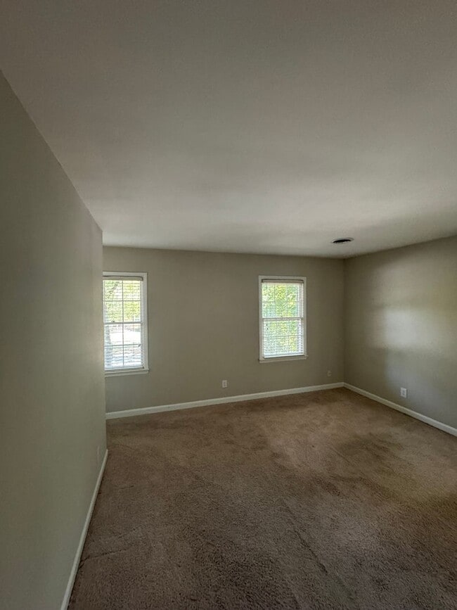 Building Photo - Live at the Center of Modern Conveniences ...