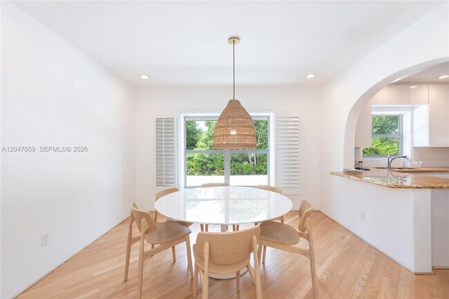 Building Photo - 9940 Collins Ave