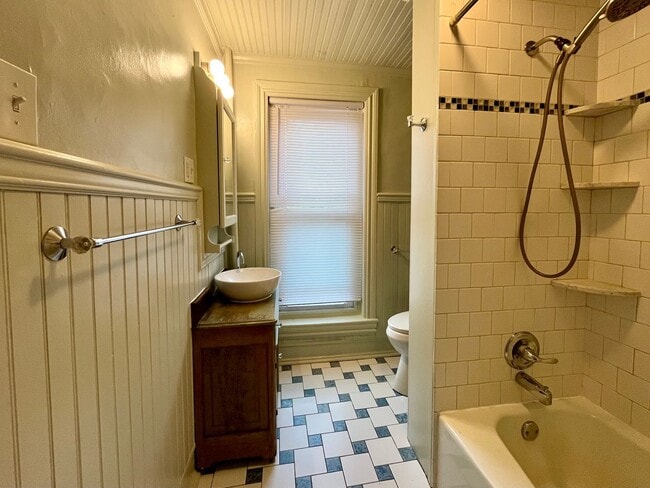 Building Photo - 917 W Turner St