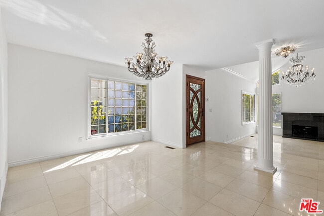 Building Photo - 10211 Clematis Ct