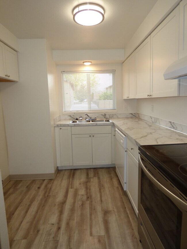 Building Photo - Lancaster Townhomes