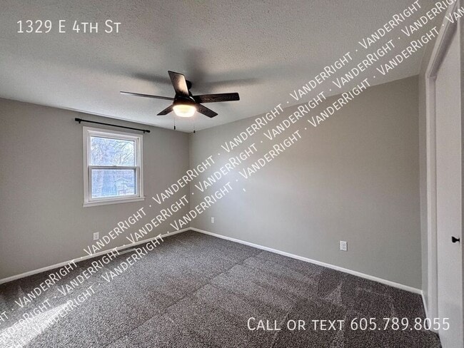 Building Photo - 1329 E 4th St