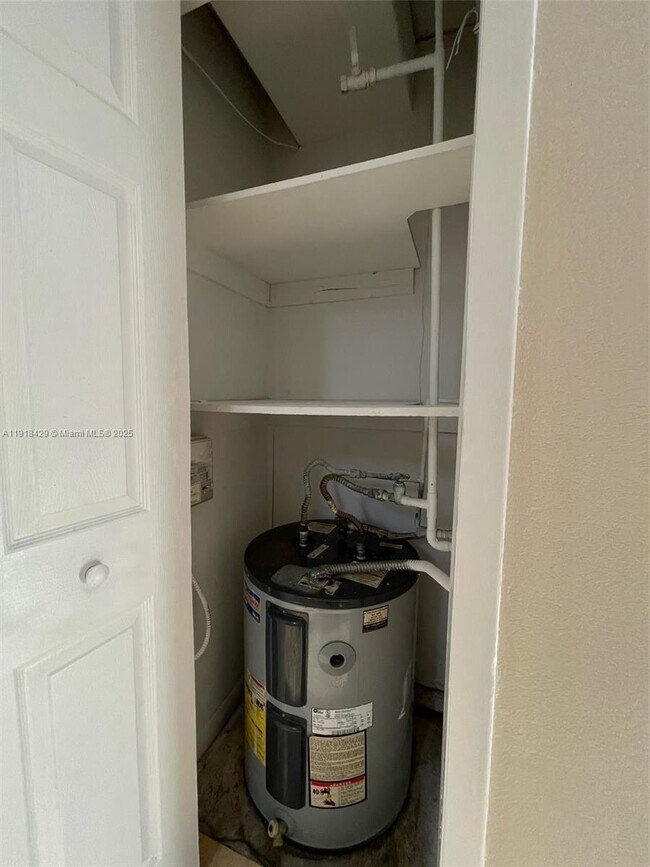 Building Photo - 6950 Miami Gardens Dr