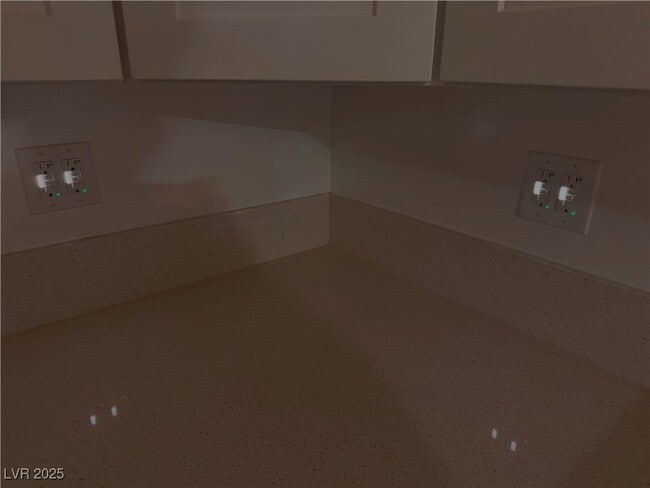 Building Photo - 350 E Desert Inn Rd