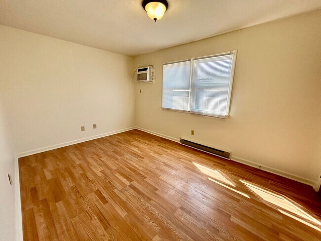 Building Photo - MAC190