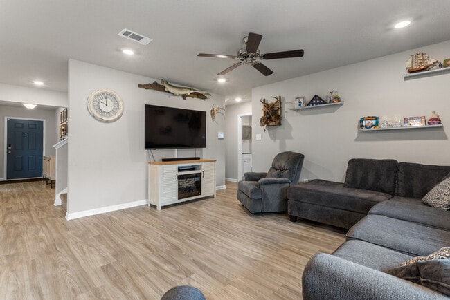 Building Photo - 8588 Palmetto Dr