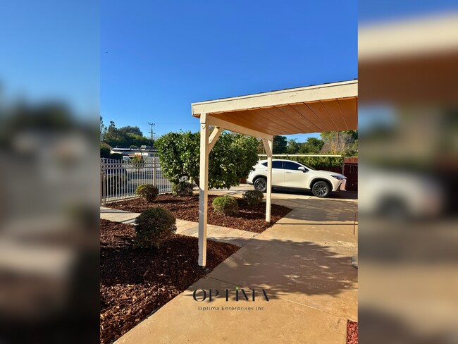 Building Photo - $500 Move-In Special! | Bright 3-Bed+2bath Home in a Great Woodland Hills Neighborhood