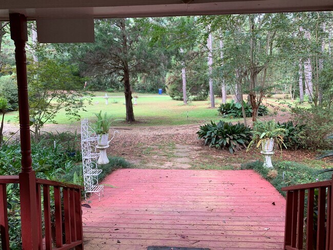 Building Photo - Furnished spacious 3/2.5 home. Corporate a...