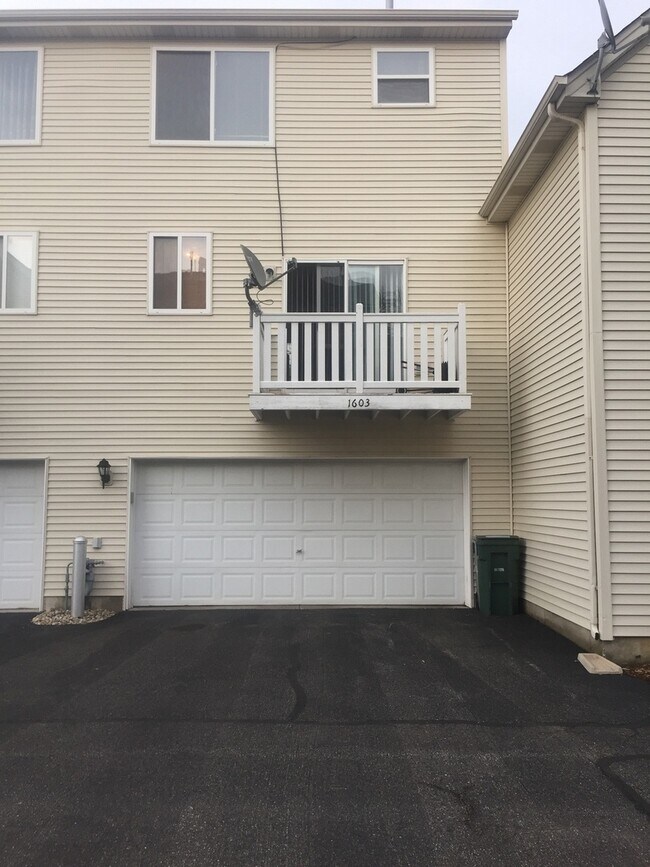 Building Photo - 1603 Superior Ct