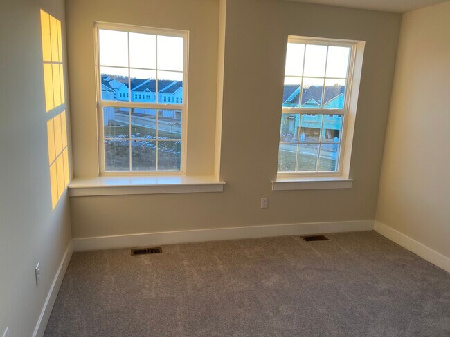 Building Photo - 253 Red Leaf Ln