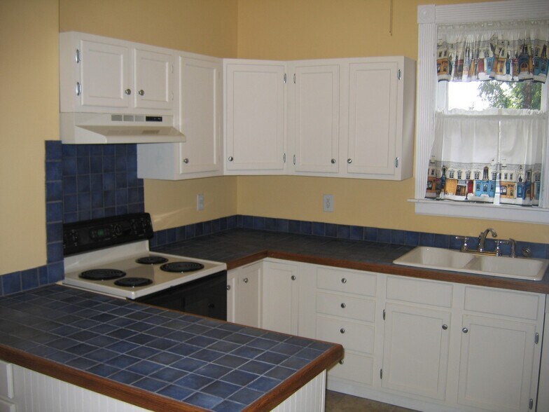 Building Photo - 212 Campsie Pl