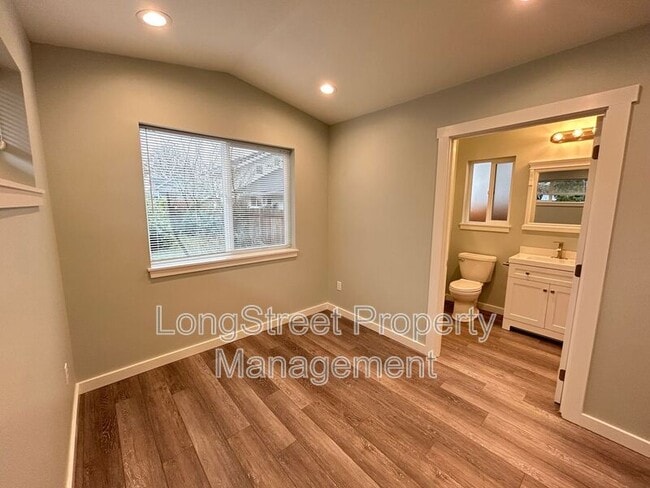 Building Photo - 1052 SW Western Blvd