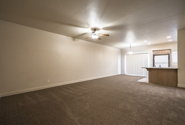 Building Photo - Spacious 2 Bedroom Hurricane Townhome Near...