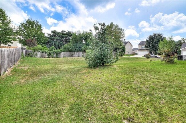 Building Photo - 880 Westlawn Dr