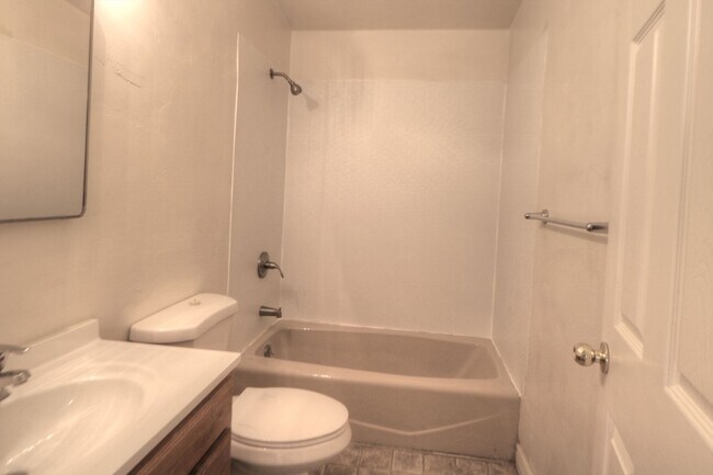 Building Photo - Pet Friendly American Fork Home