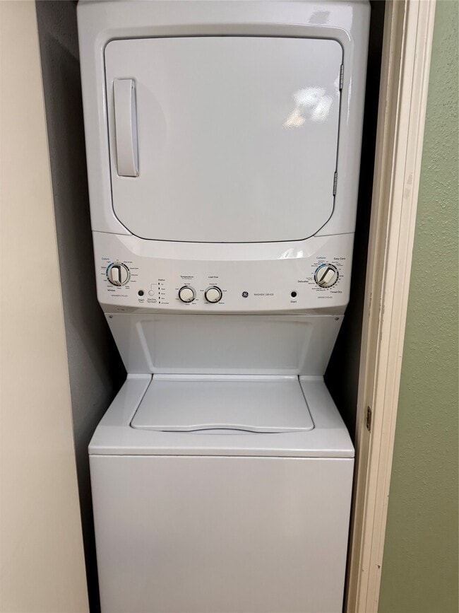 Building Photo - 2121 Hepburn St