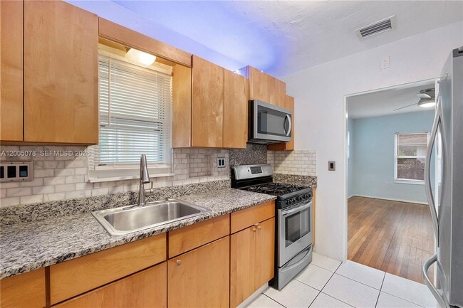 Building Photo - 608 El Vedado