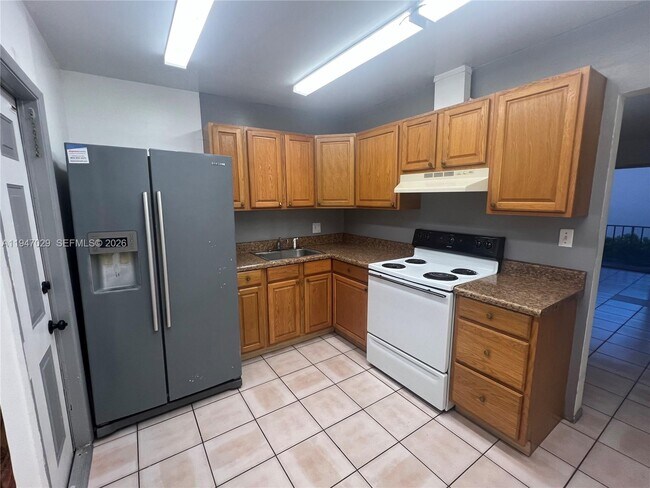 Building Photo - 9203 NW 38th Dr