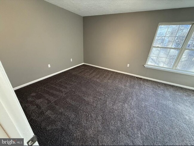 Building Photo - 30 Sycamore Dr