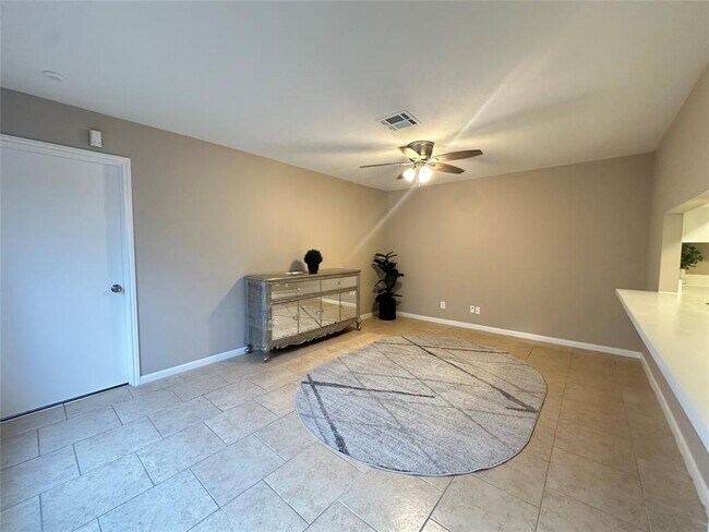 Building Photo - 10627 Sandpiper Dr