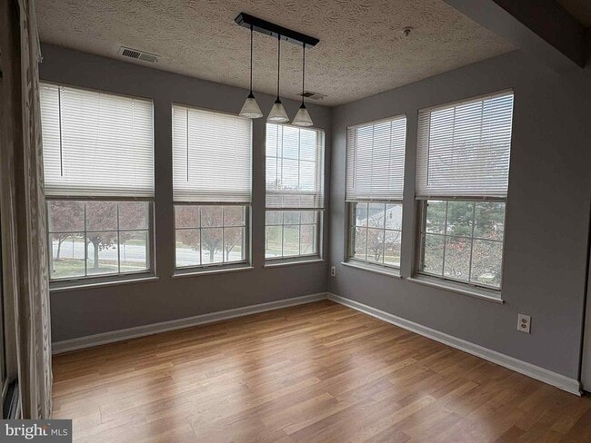 Building Photo - 701 Orchard Overlook