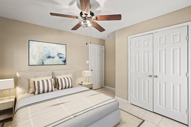 Building Photo - 2124 Gillette St