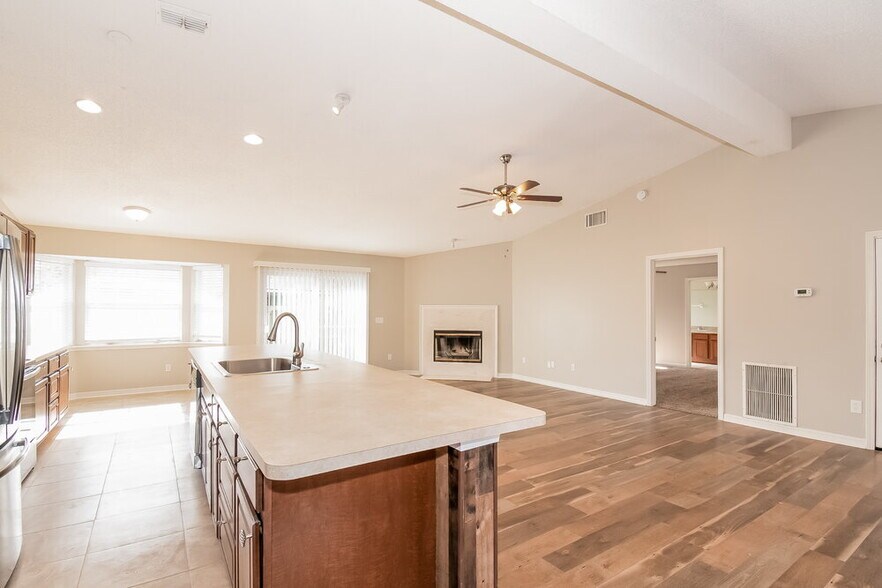 Building Photo - 8448 Pikes Peak Dr N