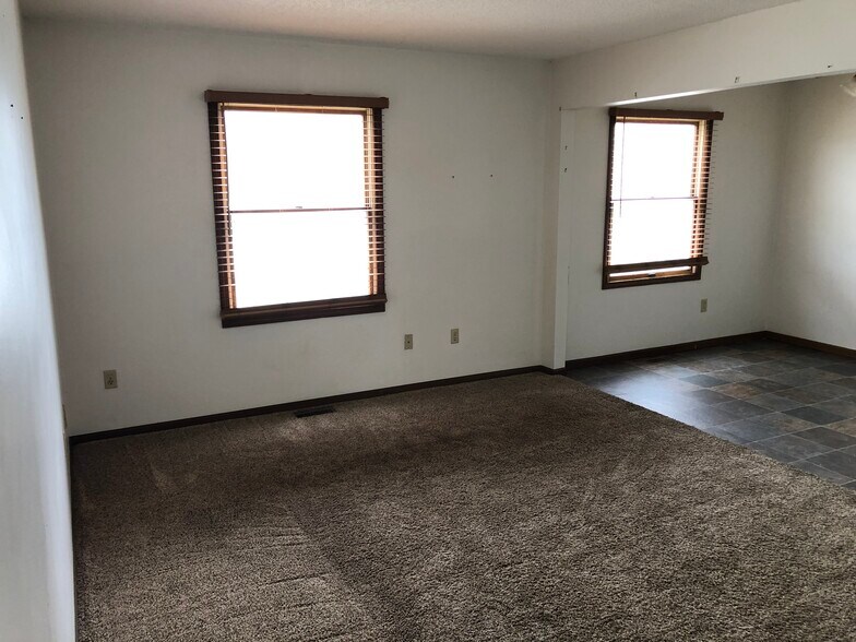 Living Room - 615 N Washington St