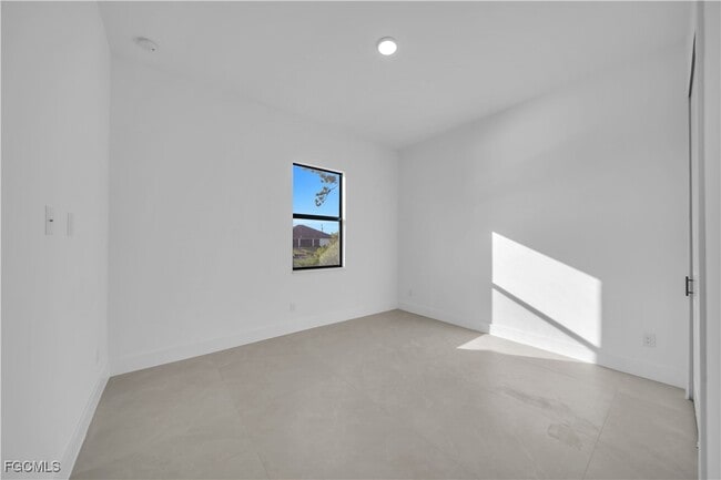 Building Photo - 1612 NW 9th Ave