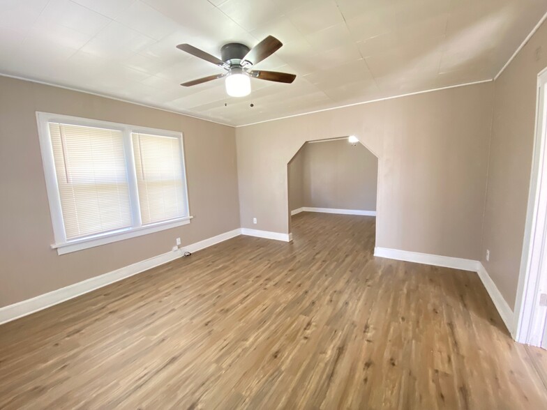 Building Photo - 1345 SW 27th St