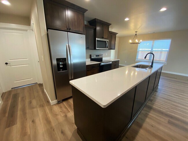 Building Photo - ~Brand New House in Oakland~