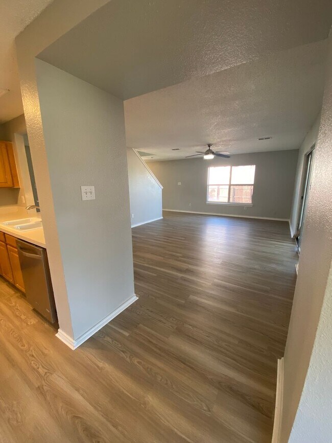 Building Photo - 1220 Crabtree Ct