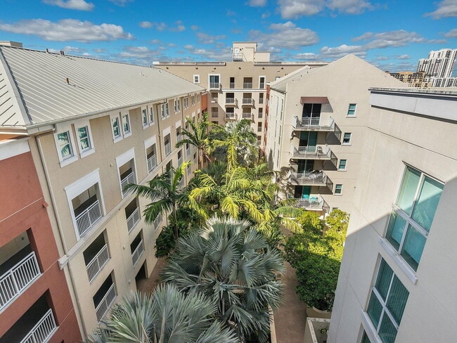 Building Photo - "Chic 1-Bedroom Retreat in the Heart of Miami - 782 Sq Ft of Comfort!"