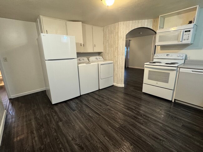 Building Photo - 912 SW 118th St