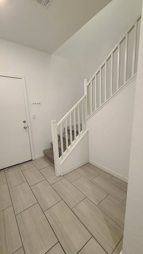 Building Photo - 3 Bedroom 3 Bath Townhouse