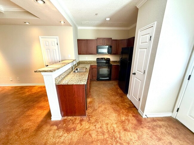 Building Photo - *COMING SOON* 2-Story 3 Bedroom / 2.5 Bath Duplex Near Ingram Park Mall!