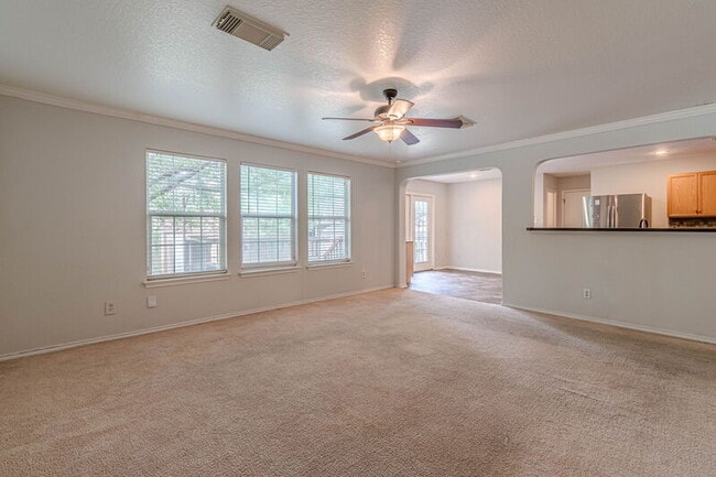 Building Photo - 164 Springtree Hollow