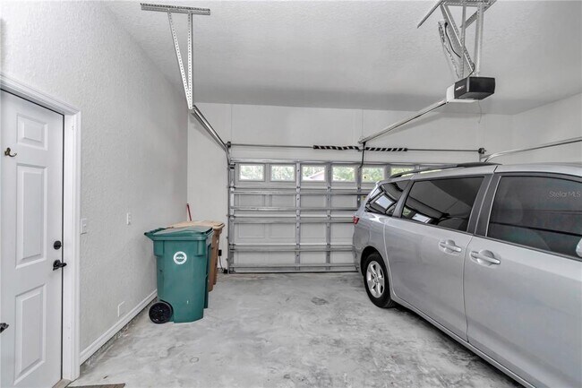 Building Photo - 4018 NE 23rd Pl