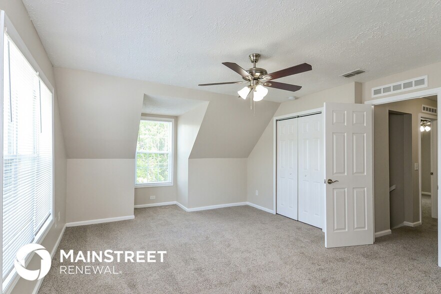Building Photo - 12290 Versailles St