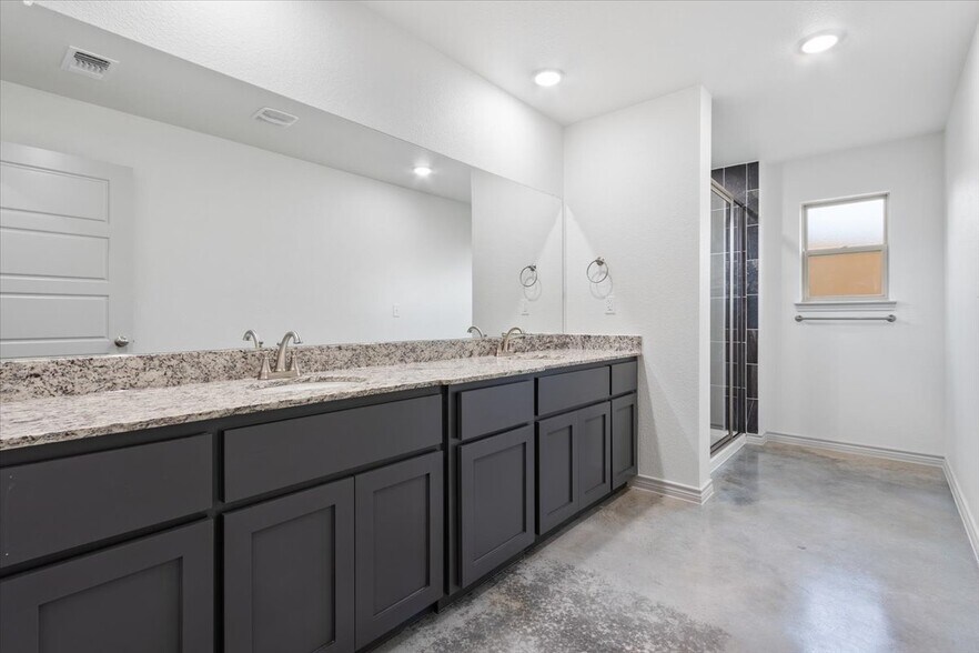Building Photo - 797 Freedom Cir